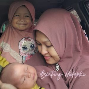 Listen to Bintang Hidupku song with lyrics from Siti Aisyah