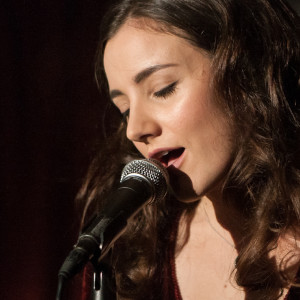 Dengarkan Silver Dagger lagu dari Ebony Buckle dengan lirik