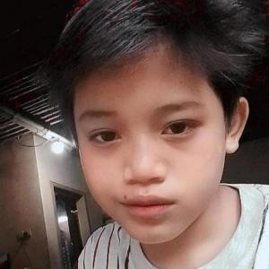 Dengarkan Pergi Tanpa Alasan (Remastered 2023) lagu dari Munadi Abdillah dengan lirik