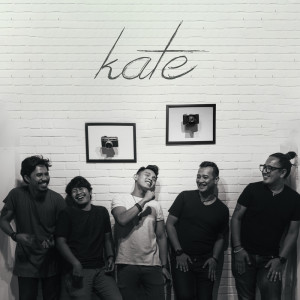 ดาวน์โหลดและฟังเพลง Mama พร้อมเนื้อเพลงจาก Kate
