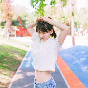 Listen to 小永远 song with lyrics from 官绵