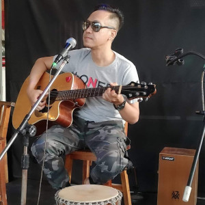 收聽Felix irawan的Melepasmu歌詞歌曲