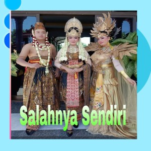 收听Rea的Salahnya Sendiri歌词歌曲
