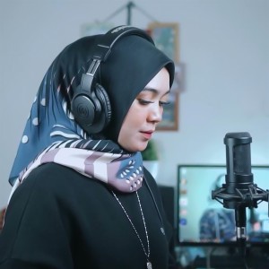 Dengarkan Cinta Tasikmalaya lagu dari Group Star dengan lirik
