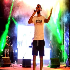Listen to Manich Douni song with lyrics from Amon