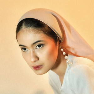 Listen to Moonlight song with lyrics from KIKO/O