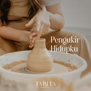 收聽Tabita Roselin的Pengukir Hidupku歌詞歌曲