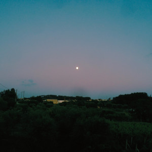 Dengarkan The Moon lagu dari Meditation dengan lirik