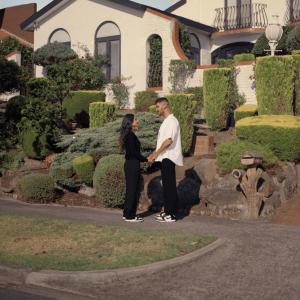 ดาวน์โหลดและฟังเพลง Safe พร้อมเนื้อเพลงจาก ZUHAIR