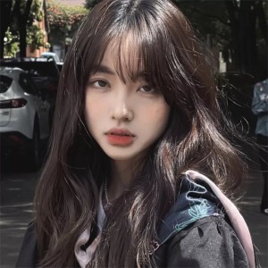 Listen to 抬头的一片天 song with lyrics from 李噫涵