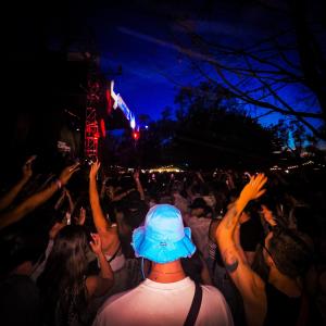 收聽Litige的À LA DEMANDE (Explicit)歌詞歌曲