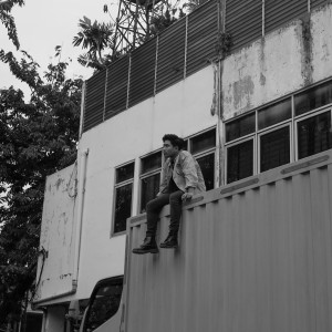 Dengarkan lagu Dahulu Ke Sekarang nyanyian Elnanda Utomo dengan lirik