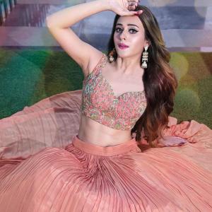 Listen to Kuchupo song with lyrics from Shah Rukh Khan