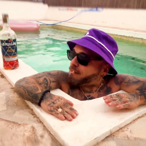 Album Tabaco y Ron (Explicit) from Mr. Pekeño