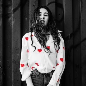 收聽India Lake的Girl in New York City歌詞歌曲