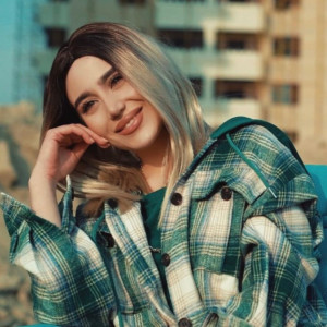 Listen to Erjanikn Em Ashxarhi song with lyrics from Lilit Harutyunyan