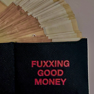 Dengarkan lagu FGM (feat. Don Mills) (Explicit) nyanyian houzintheroom dengan lirik