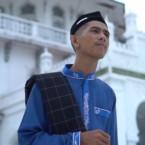 ดาวน์โหลดและฟังเพลง Doa Dalam Sujudku พร้อมเนื้อเพลงจาก Irvanda Laguna