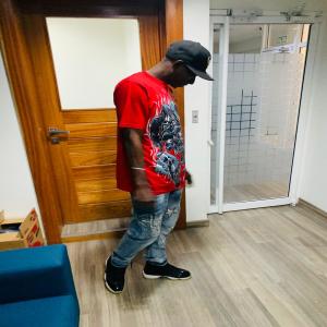 NJM Music Record的專輯Como Ella Lo Mueve (feat. JeycitoLM)