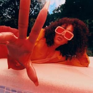 ดาวน์โหลดและฟังเพลง Love Quotes พร้อมเนื้อเพลงจาก Jenevieve