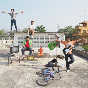 Dengarkan lagu รักจงระเบิด nyanyian Tamadol dengan lirik