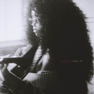 ดาวน์โหลดและฟังเพลง Hold On พร้อมเนื้อเพลงจาก H.E.R.