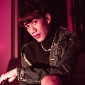 Listen to ເມົາແລ້ວຄິດຮອດໃຜ song with lyrics from Bame
