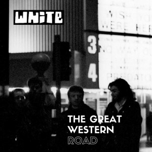 Dengarkan The Sea on the Moon lagu dari WHITE dengan lirik