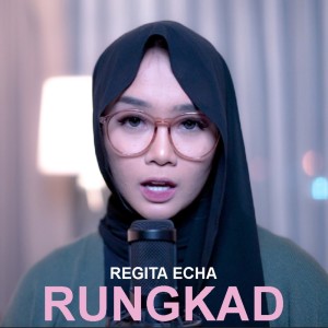 Dengarkan lagu Rungkad (Regita Echa) nyanyian Regita Echa dengan lirik