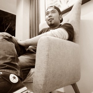 ดาวน์โหลดและฟังเพลง Bersama Dia พร้อมเนื้อเพลงจาก Narayana