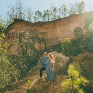 ดาวน์โหลดและฟังเพลง Lady of the Canyon พร้อมเนื้อเพลงจาก River