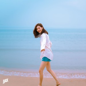 Dengarkan RUN AWAY lagu dari 학도병 dengan lirik