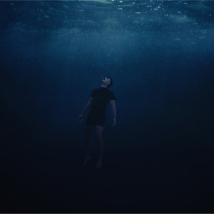ดาวน์โหลดและฟังเพลง APNEA พร้อมเนื้อเพลงจาก Thiago