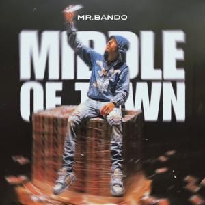ดาวน์โหลดและฟังเพลง Middle Of Town (Explicit) พร้อมเนื้อเพลงจาก Mr Bando