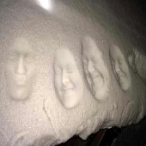 收聽Pig Christ的Underneath The Snow (feat. willowcore) (Explicit)歌詞歌曲