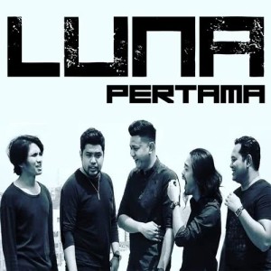 ดาวน์โหลดและฟังเพลง Pertama พร้อมเนื้อเพลงจาก Luna（欧美）