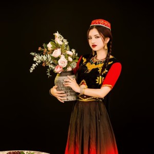 Listen to 美好时光 (完整版) song with lyrics from 王世荣