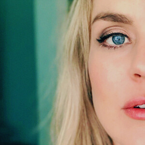 收聽Jennifer Hopper的Her歌詞歌曲