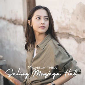 Dengarkan Saling Menjaga Hati lagu dari Michela Thea dengan lirik