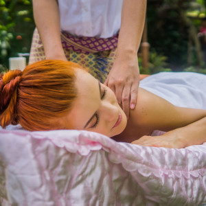 Music For Massage的專輯Raindrops on Skin: Binaural Massage Retreat