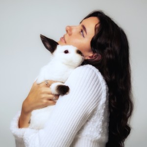 ดาวน์โหลดและฟังเพลง All Away พร้อมเนื้อเพลงจาก Pretty Girl