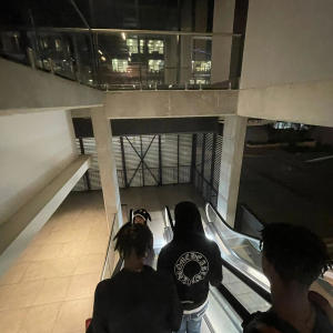 ดาวน์โหลดและฟังเพลง designer (feat. twin.smoke) (Explicit) พร้อมเนื้อเพลงจาก Iceb0y