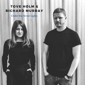 Dengarkan lagu Under the Street Lights nyanyian Tove Holm dengan lirik