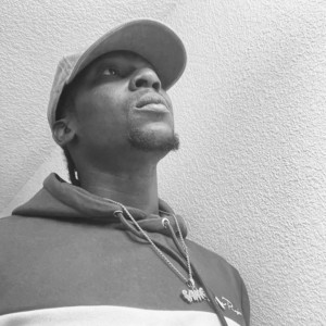 ดาวน์โหลดและฟังเพลง Heartless พร้อมเนื้อเพลงจาก Onemotion