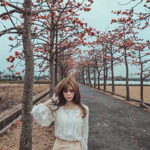 Dengarkan lagu Ni nyanyian 陈祯祯 dengan lirik