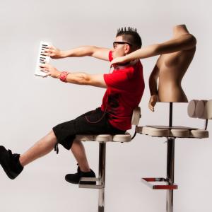 收聽Mike Petro的Kid4evr (feat. Liala)歌詞歌曲