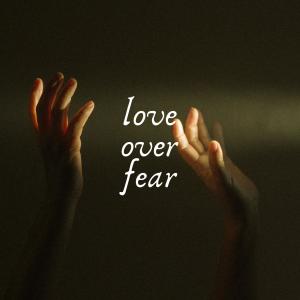 收聽Amanda Juline的Love Over Fear (Explicit)歌詞歌曲