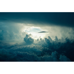 Dengarkan lagu In The Clouds nyanyian 데일리 스케치 dengan lirik