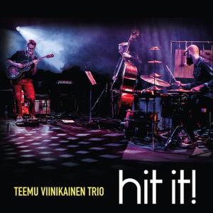ดาวน์โหลดและฟังเพลง Hit It! พร้อมเนื้อเพลงจาก Teemu Viinikainen Trio