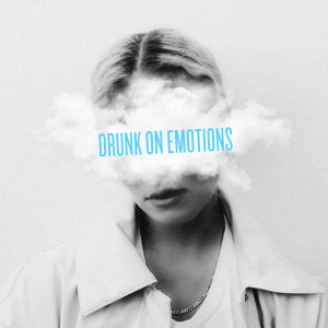 收聽Clara Mae的Drunk On Emotions歌詞歌曲